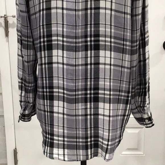๐ EXPRESS Plaid Button Down Shirt Hi-Lo Length Long Sleeves With Collar - Picture 10 of 11